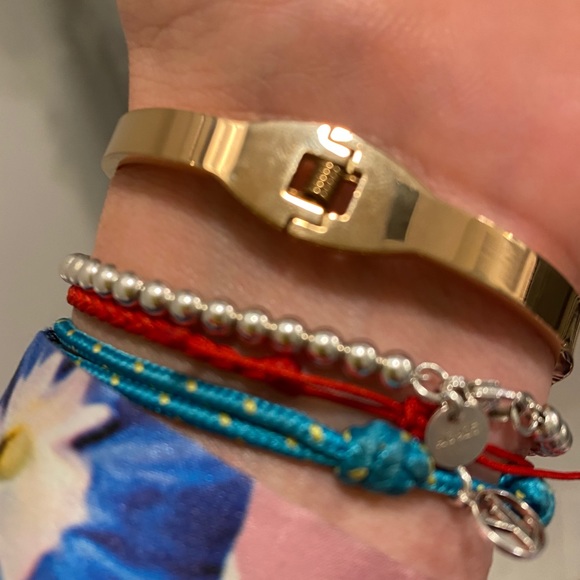 Snake Bracelet with Mother of Pearl Detail - Picture 5 of 6